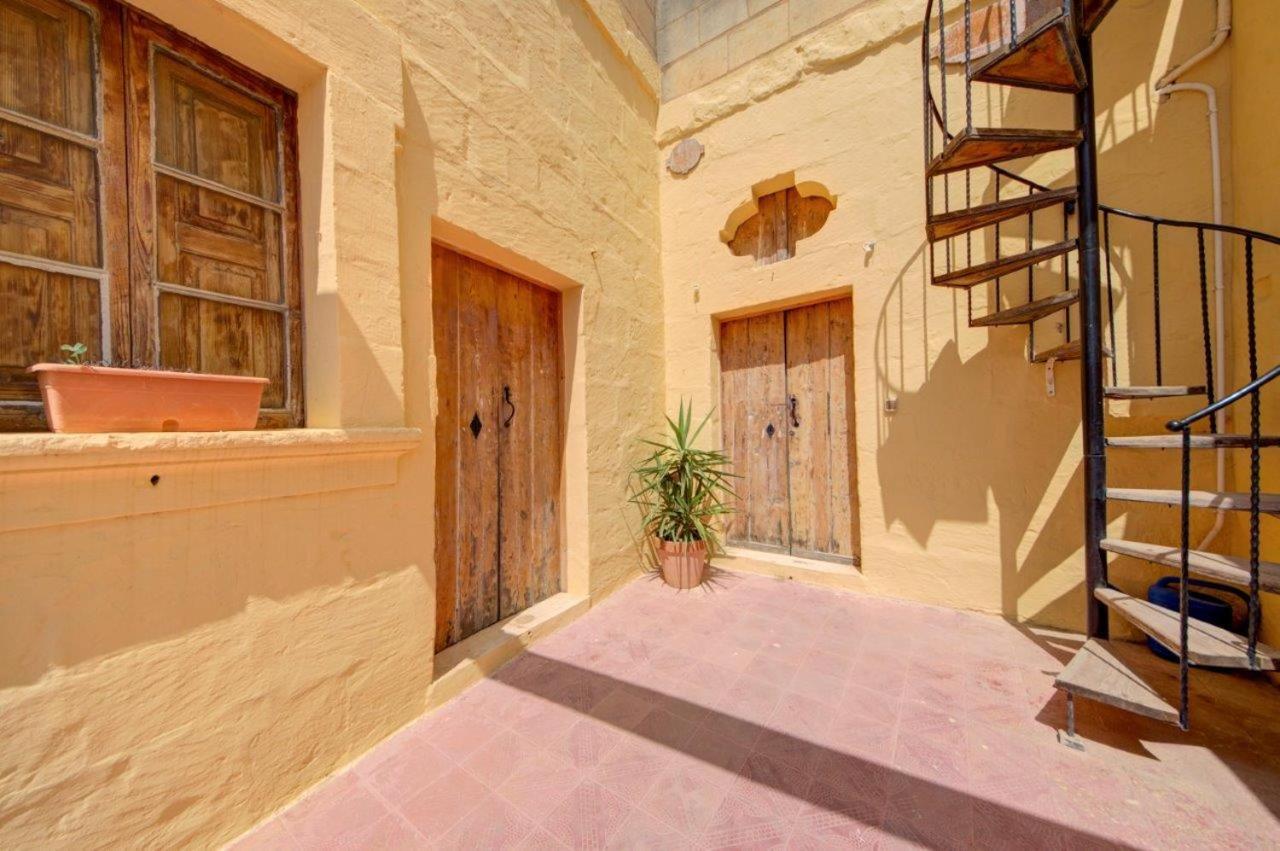 Razzett Warda B&B Għasri Екстериор снимка